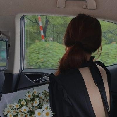 社交平台实拍：网红圈官宣恋情引爆服务器，服务器被挤瘫痪